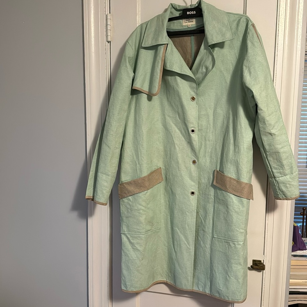 Et Dieu Crea La Femme coat